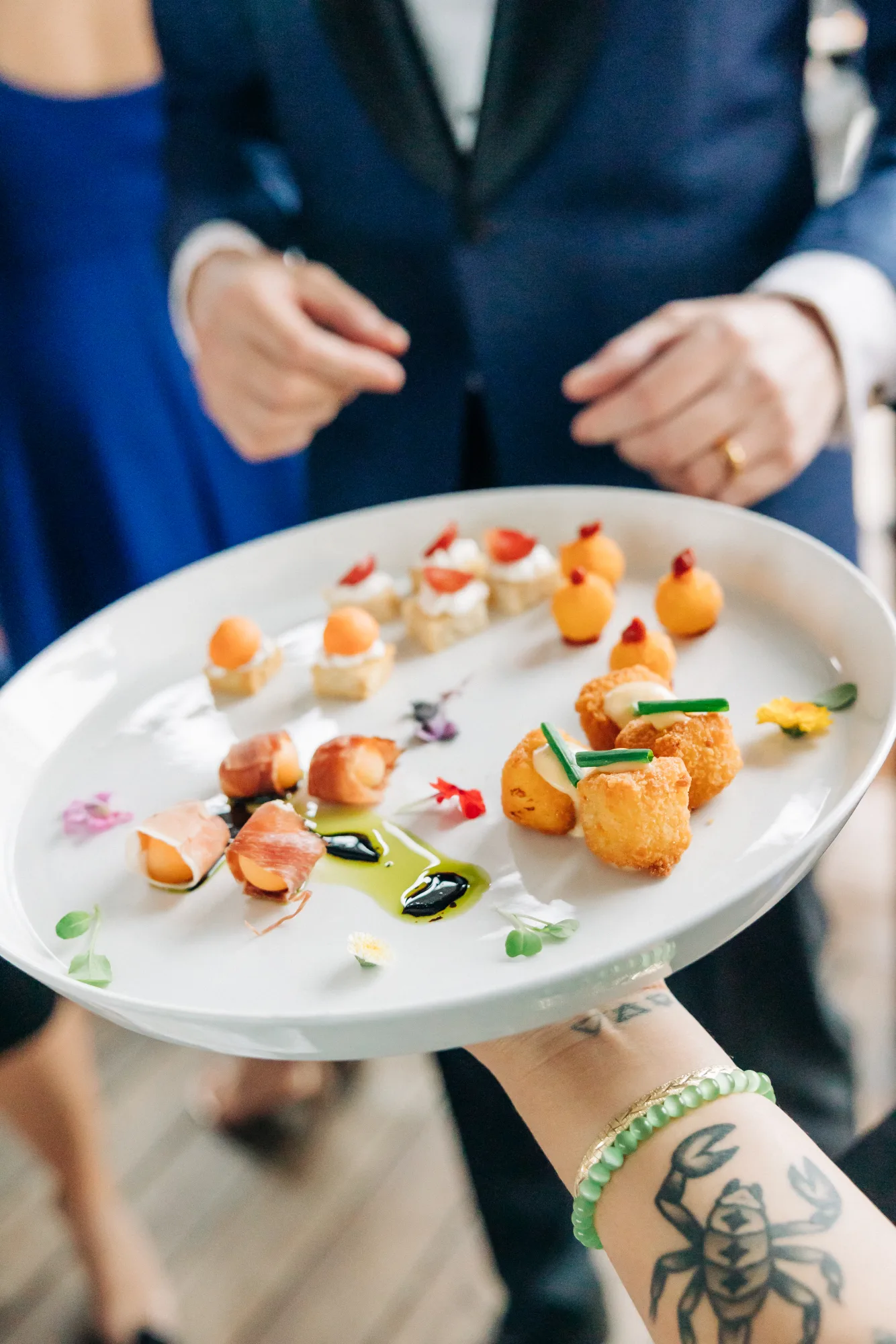 A beautifully coordinated wedding tablescape